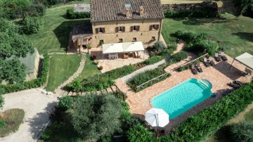marcheholiday it/villa-casa-nostra