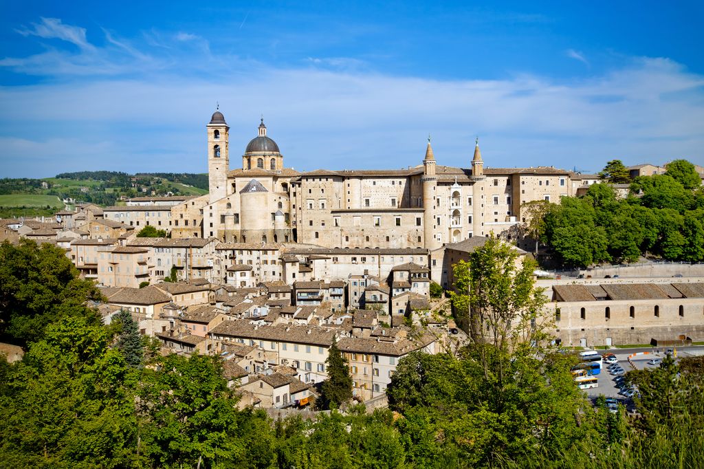 Panoramica-su-Urbino.jpg